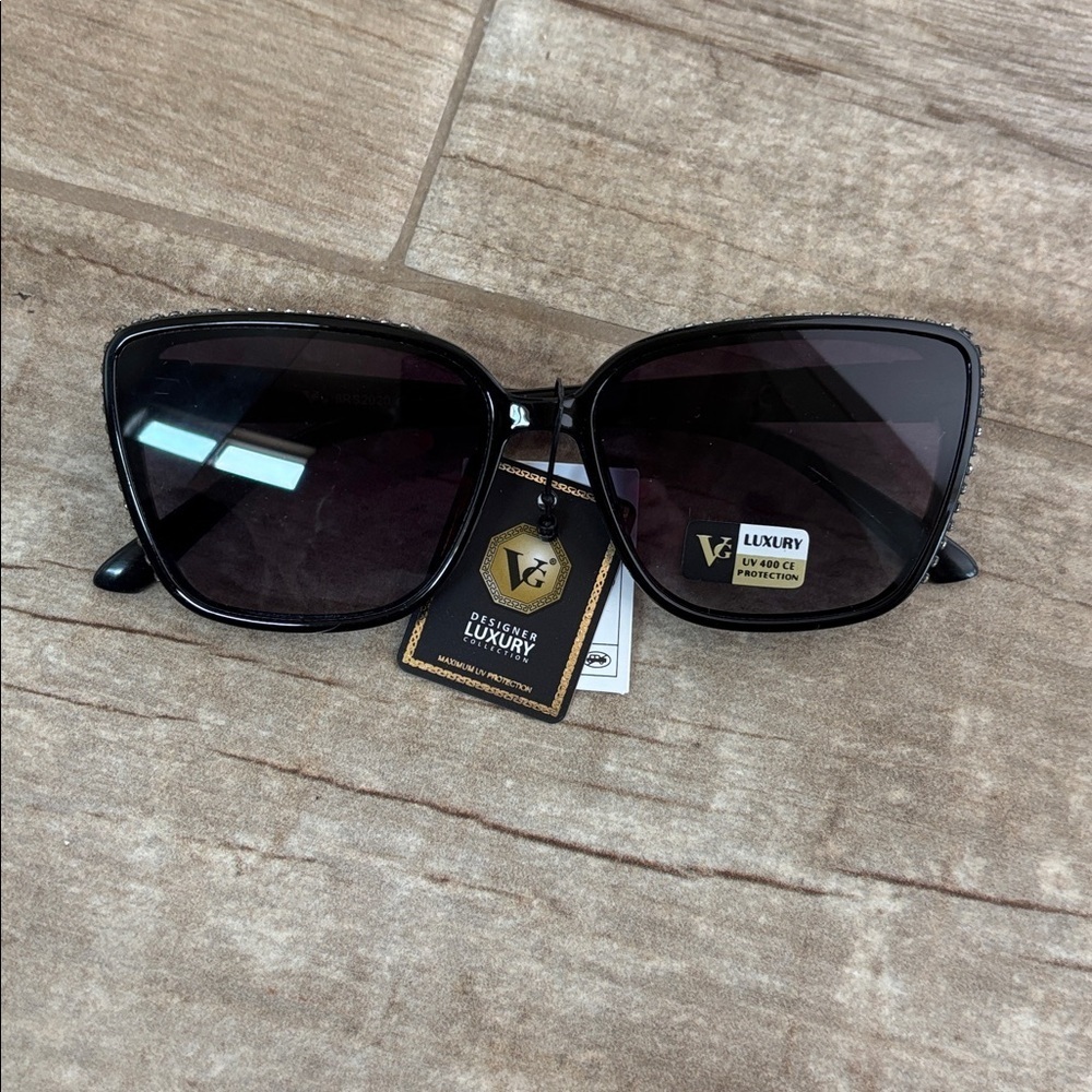 VG Cateye Designer Rhinestone Sunglasses. NWT